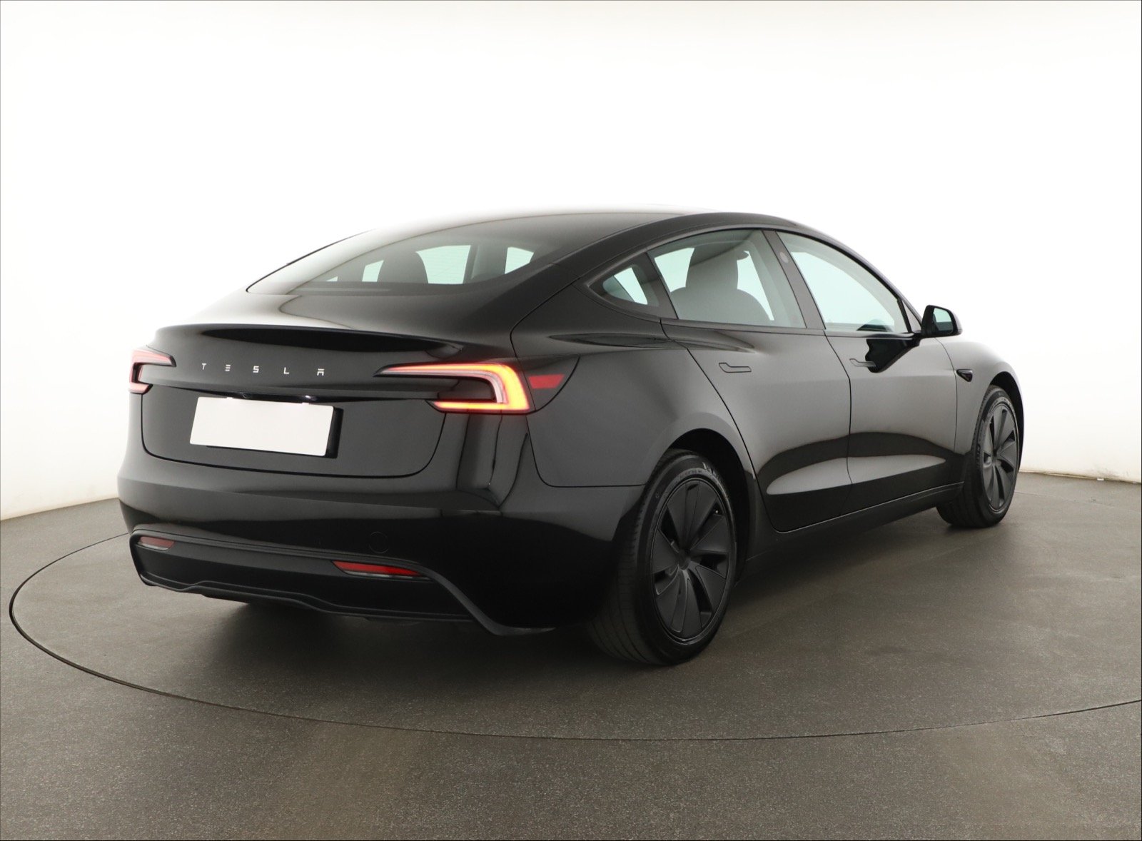 Tesla Model 3 Standard Range Plus – fotografie 7