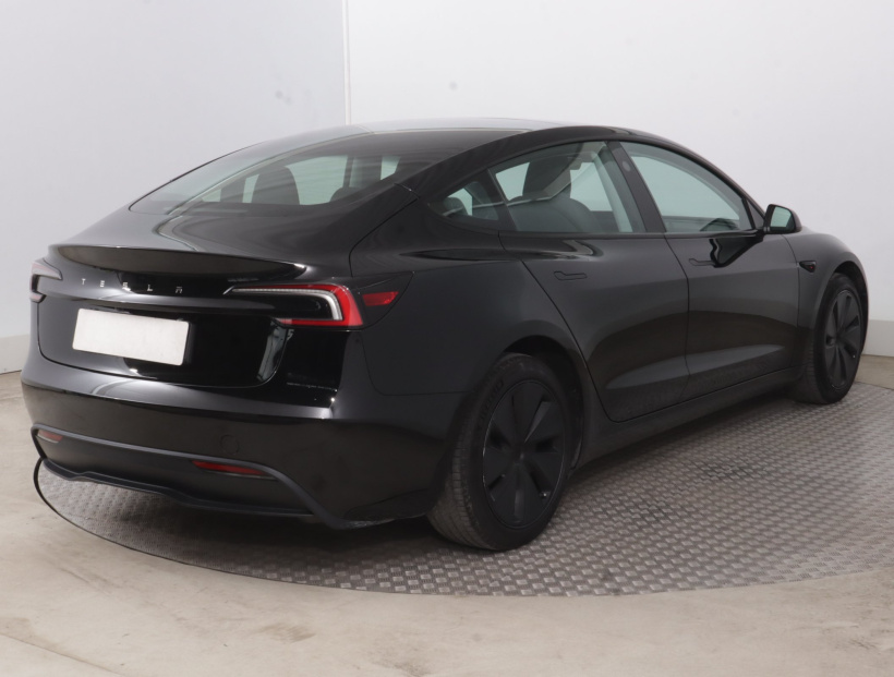 Tesla Model 3, 2024