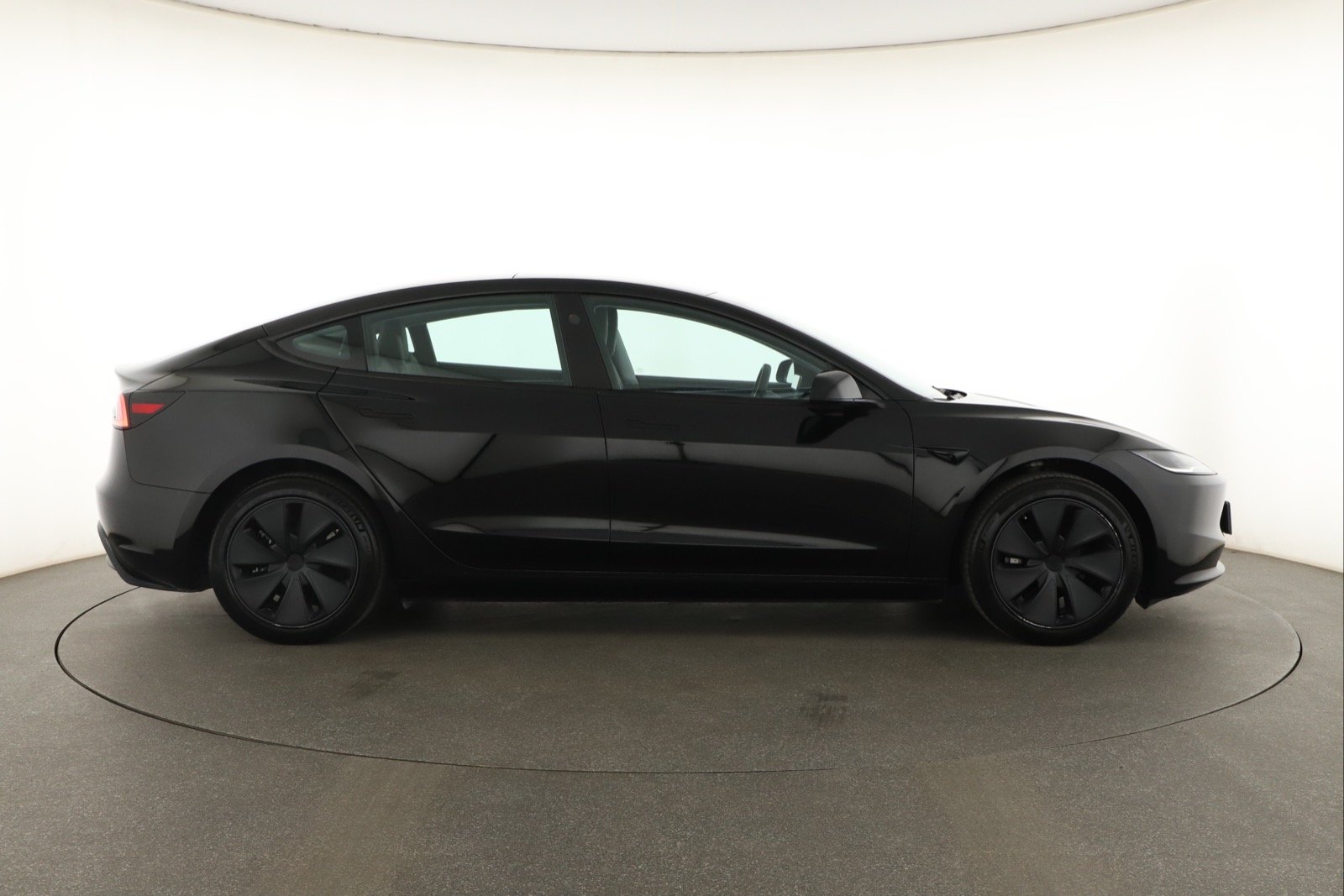 Tesla Model 3 Standard Range Plus – fotografie 8