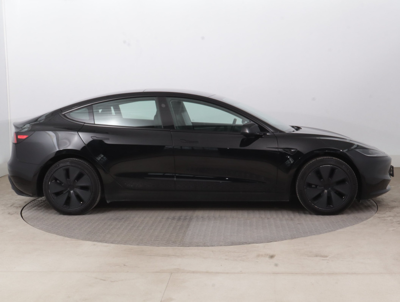 Tesla Model 3, 2024