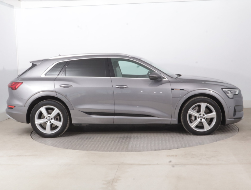 Audi e-tron, 2019