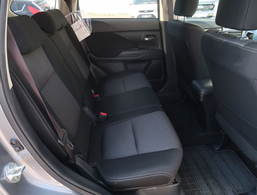 Mitsubishi Outlander, 2016