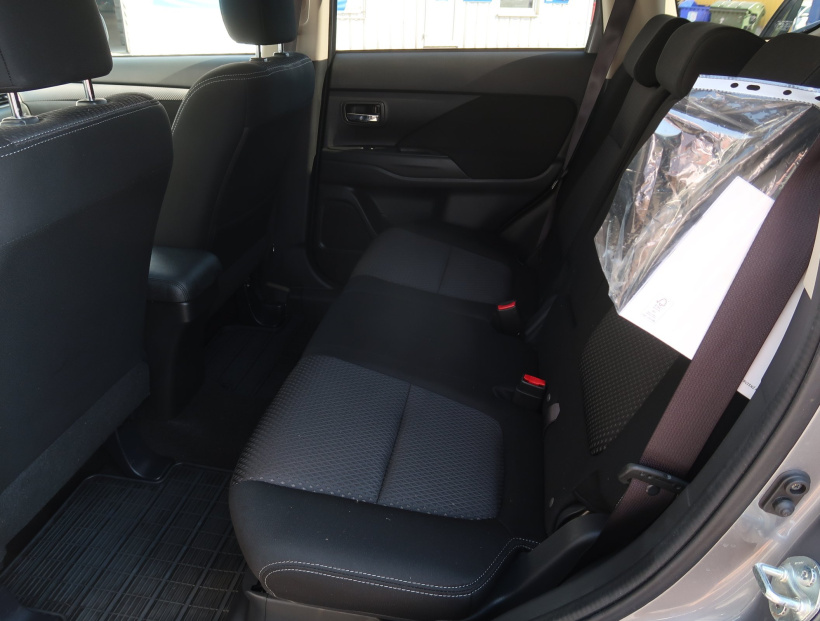 Mitsubishi Outlander, 2016