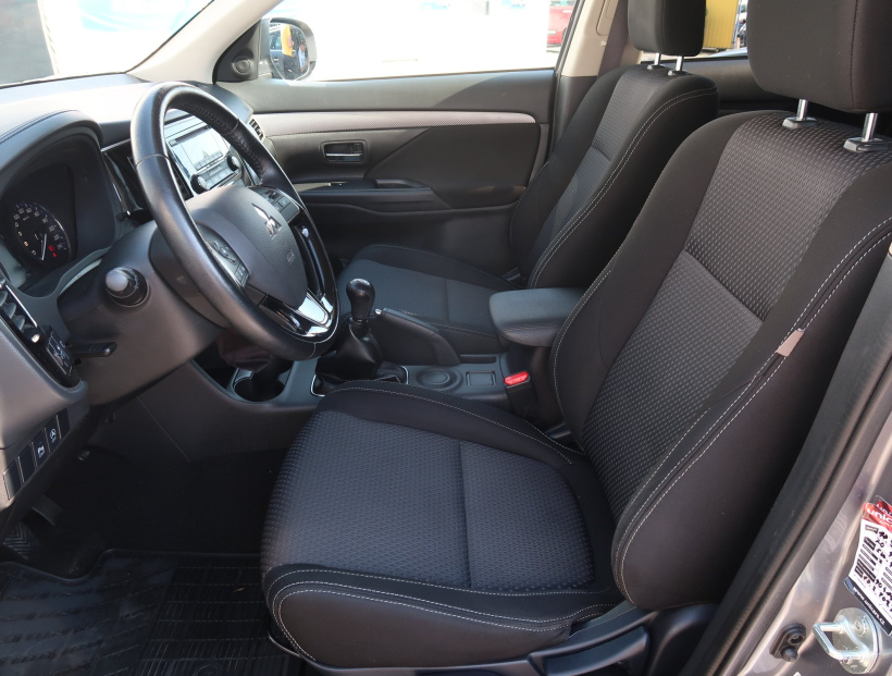 Mitsubishi Outlander, 2016