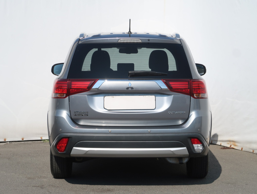 Mitsubishi Outlander, 2016
