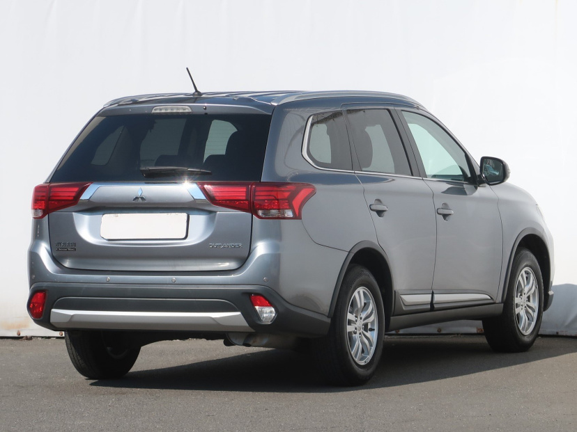 Mitsubishi Outlander, 2016