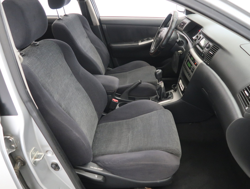 Toyota Corolla, 2004