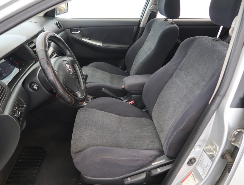 Toyota Corolla, 2004