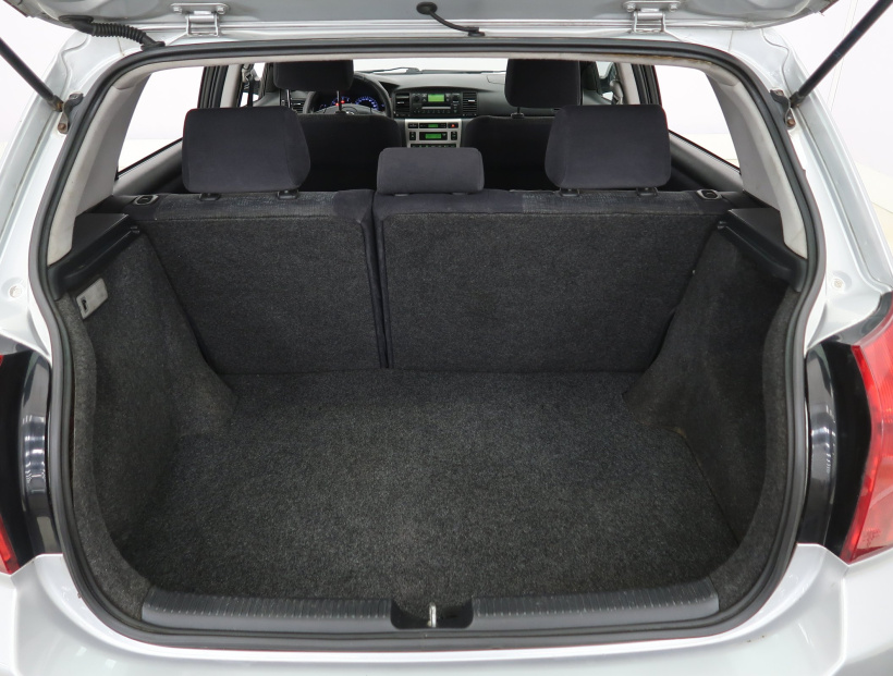 Toyota Corolla, 2004