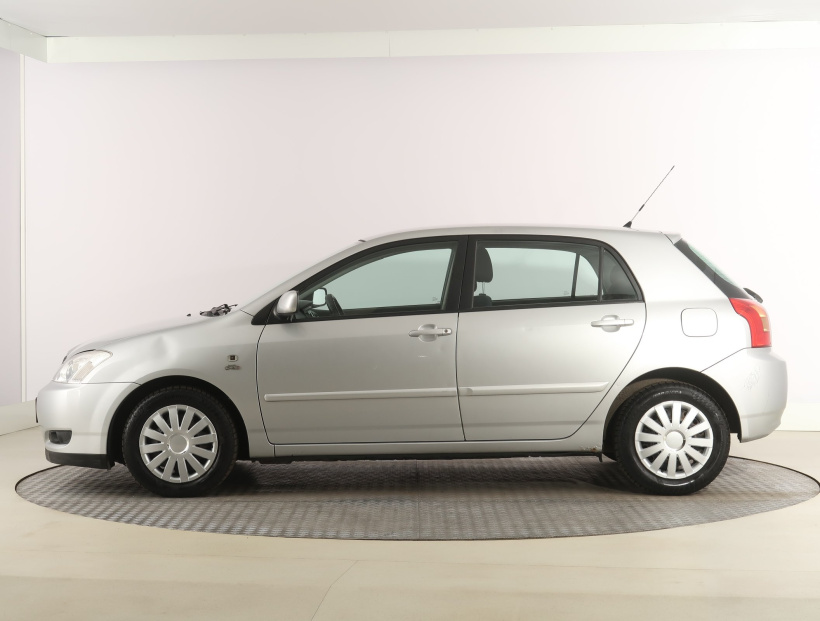 Toyota Corolla, 2004