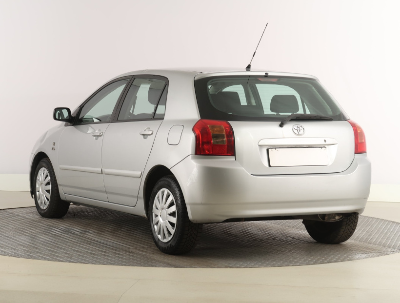 Toyota Corolla, 2004