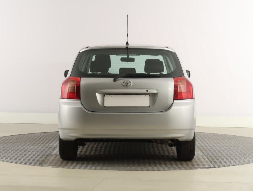 Toyota Corolla, 2004