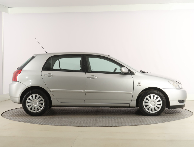Toyota Corolla, 2004