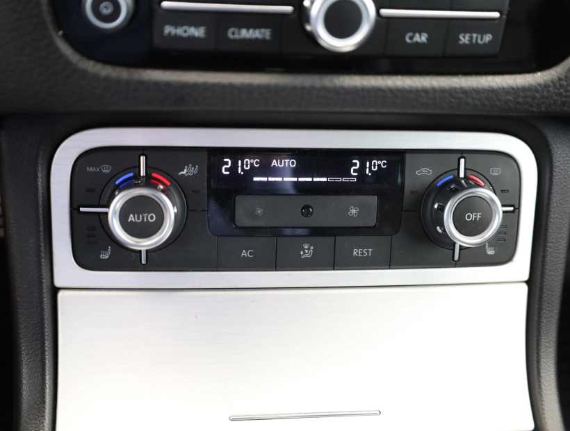 Volkswagen Touareg, 2011