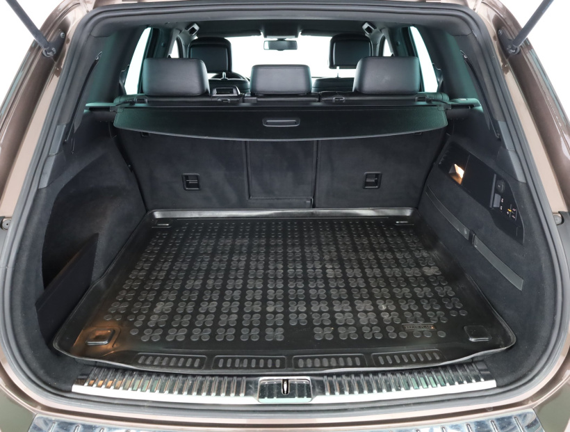 Volkswagen Touareg, 2011