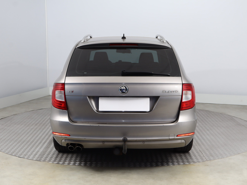 Škoda Superb, 2010