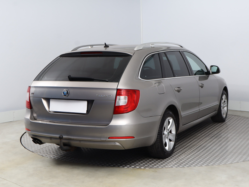 Škoda Superb, 2010