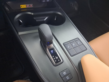 Lexus UX - 2025