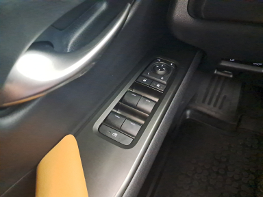 Lexus UX - 2025