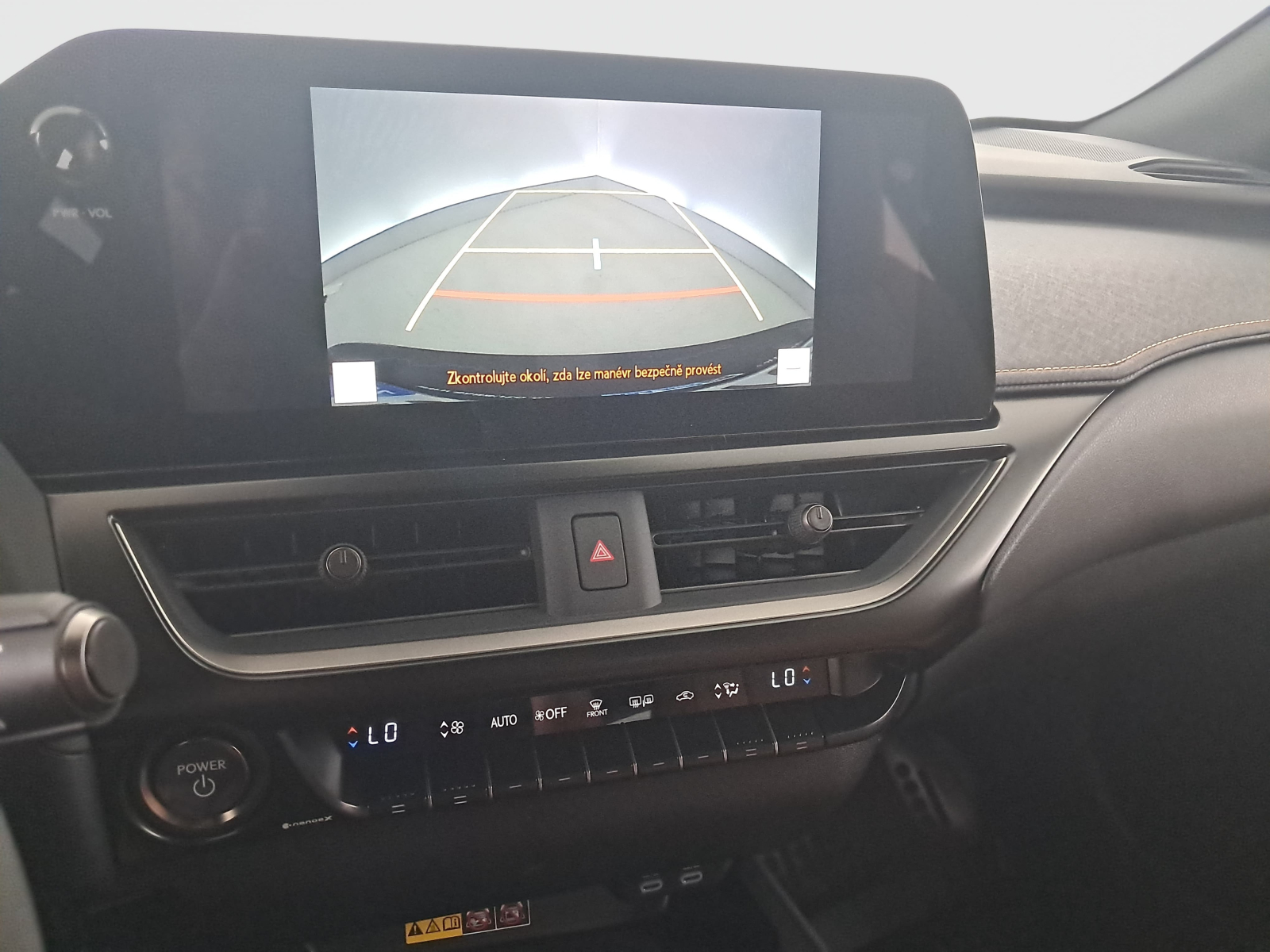 Lexus UX - 2025