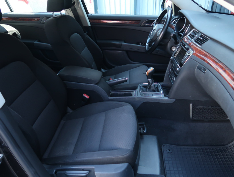 Škoda Superb, 2011