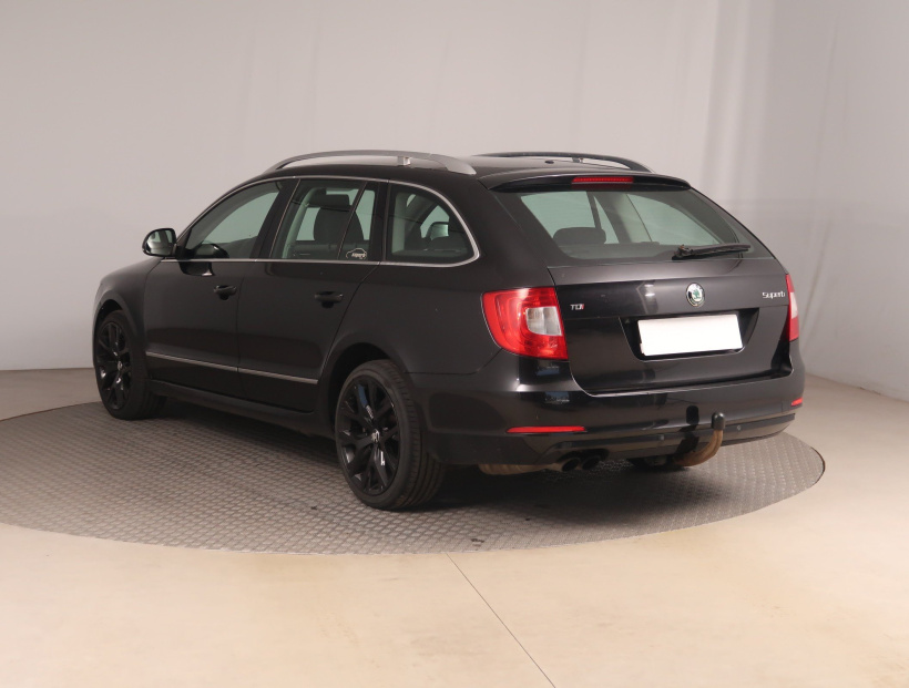 Škoda Superb, 2011