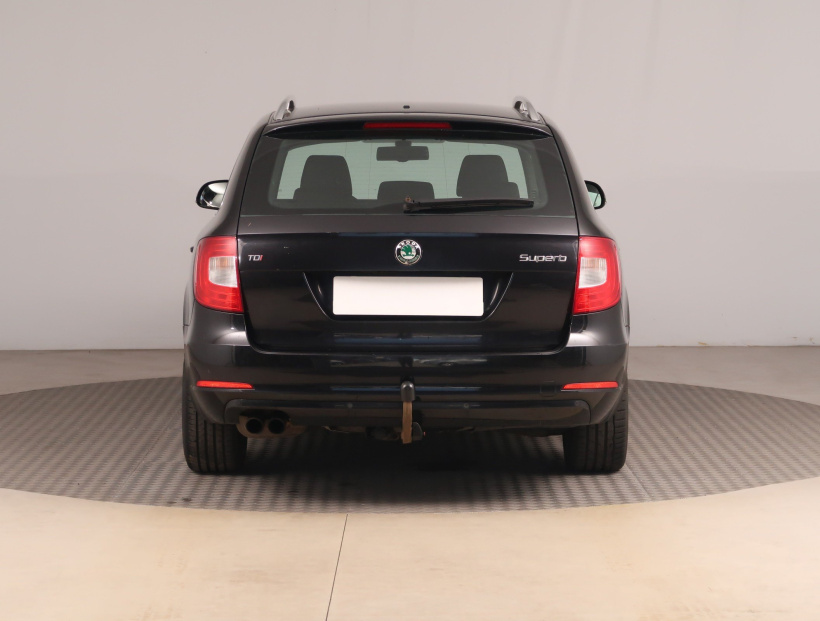 Škoda Superb, 2011