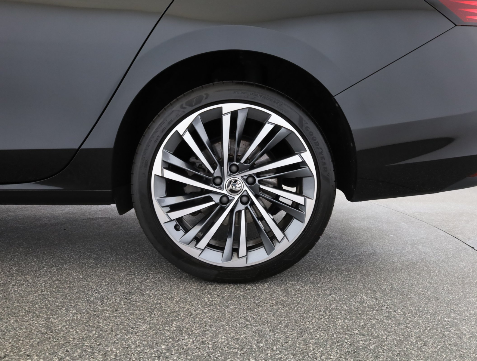 Škoda Superb - 2024
