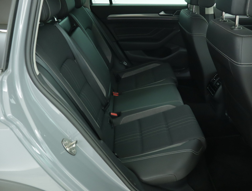 Volkswagen Passat, 2022