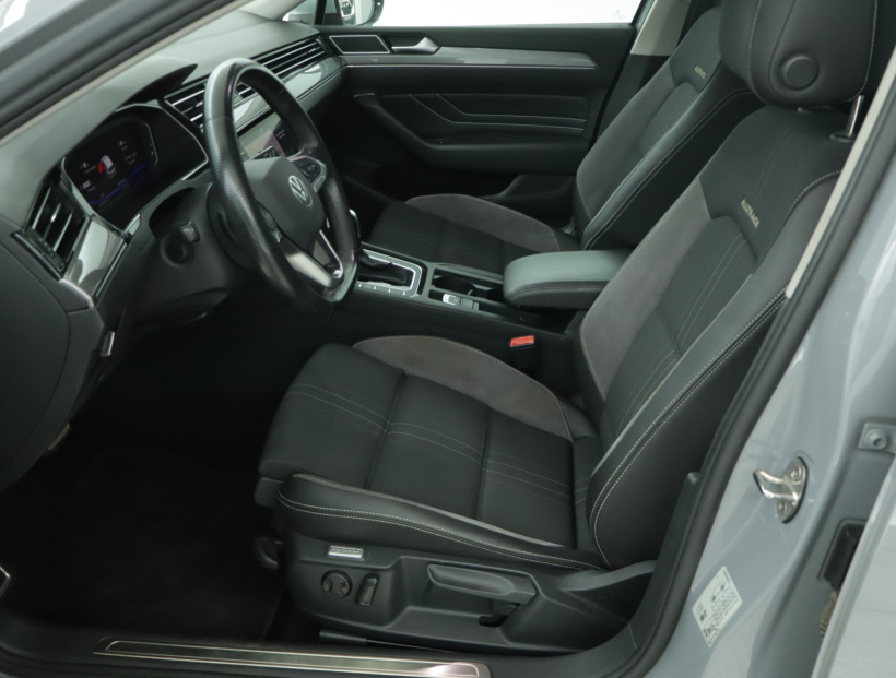 Volkswagen Passat, 2022
