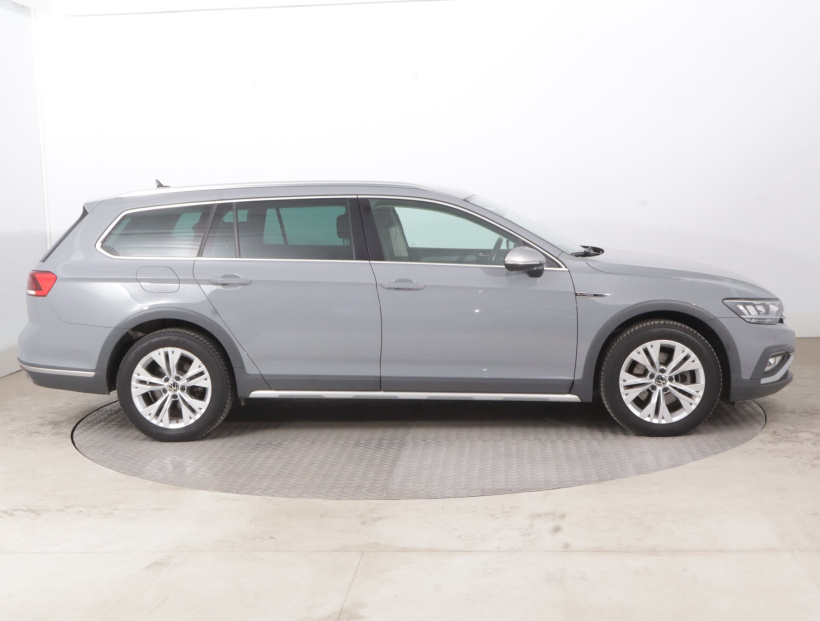 Volkswagen Passat, 2022