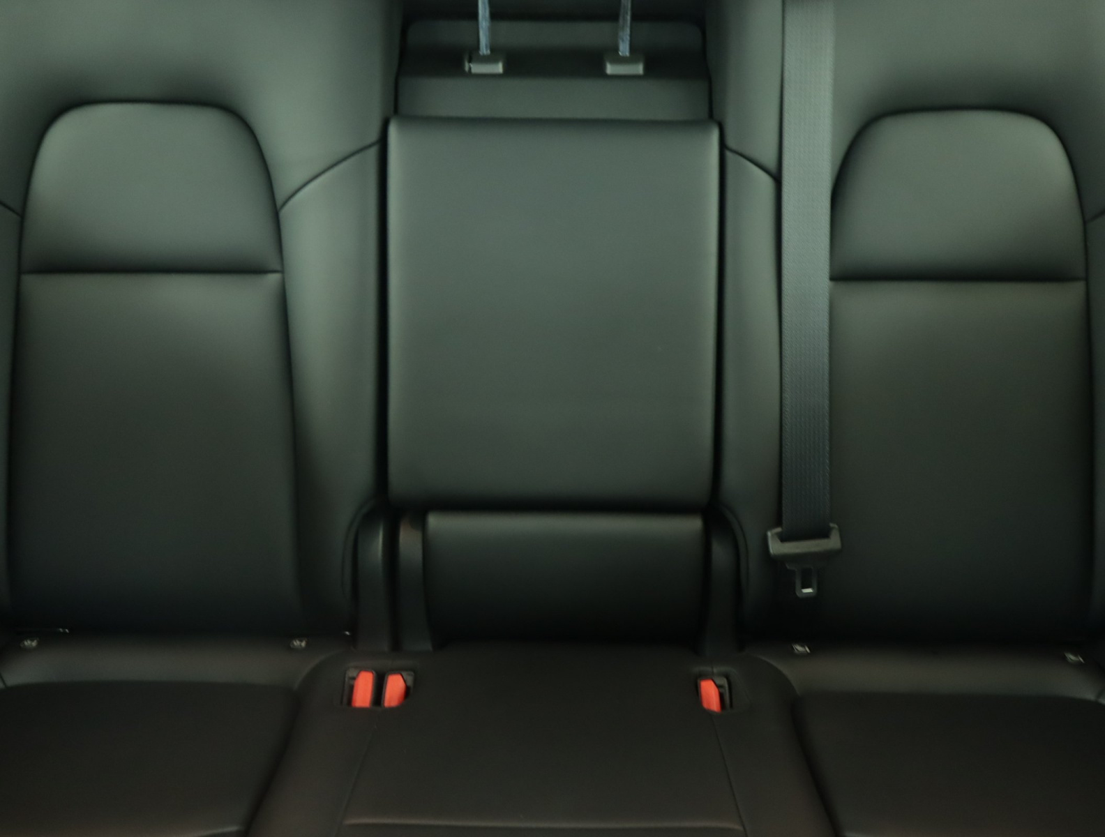 Tesla Model Y Long Range AWD – fotografie 14