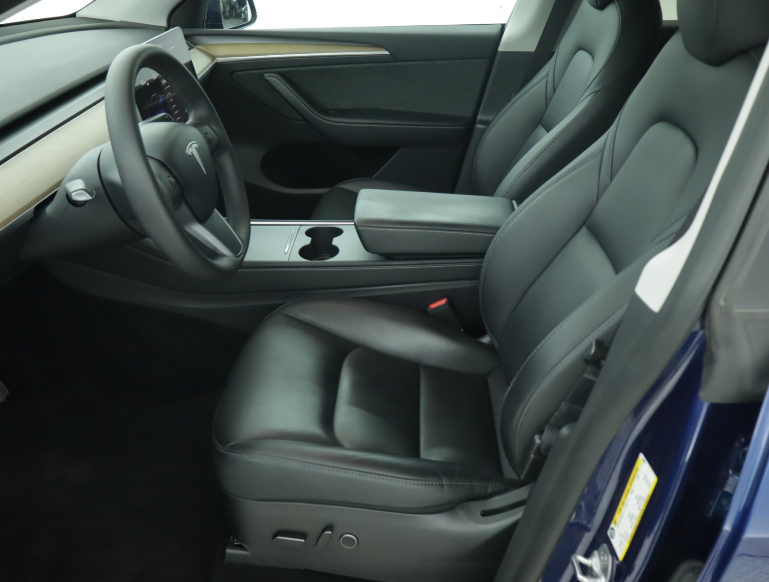 Tesla Model Y Long Range AWD – fotografie 16