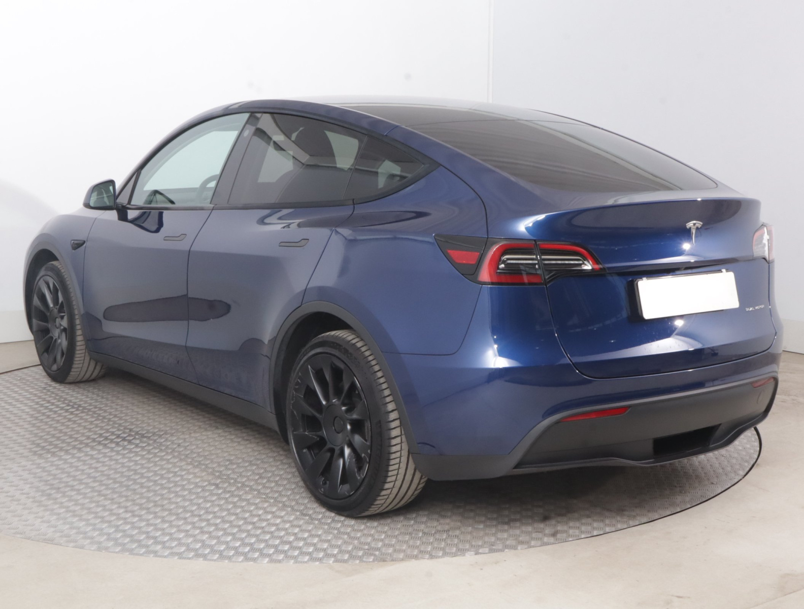 Tesla Model Y Long Range AWD – fotografie 5