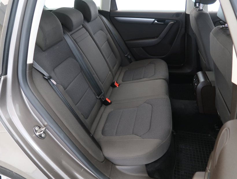 Volkswagen Passat, 2011