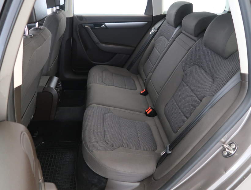 Volkswagen Passat, 2011