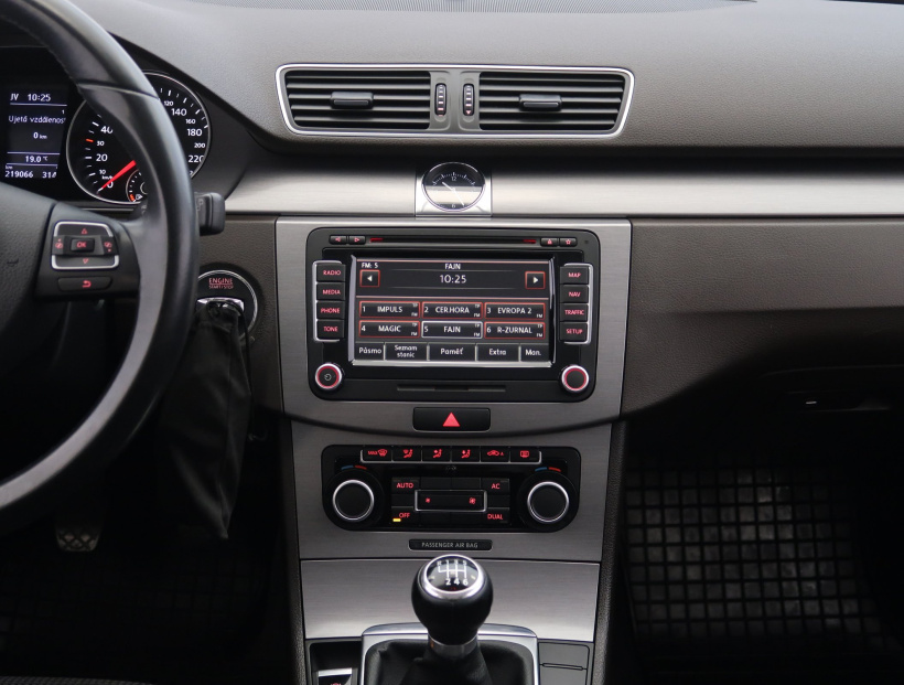 Volkswagen Passat, 2011