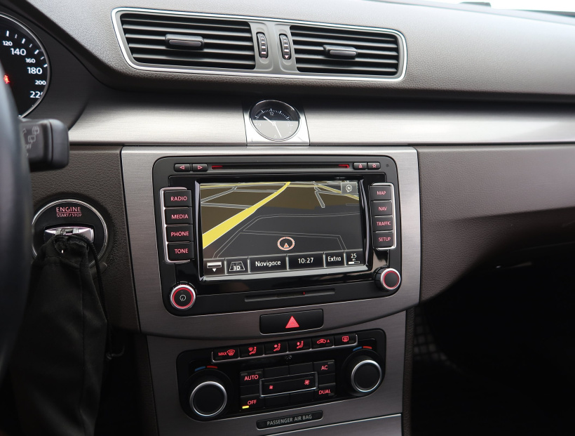 Volkswagen Passat, 2011