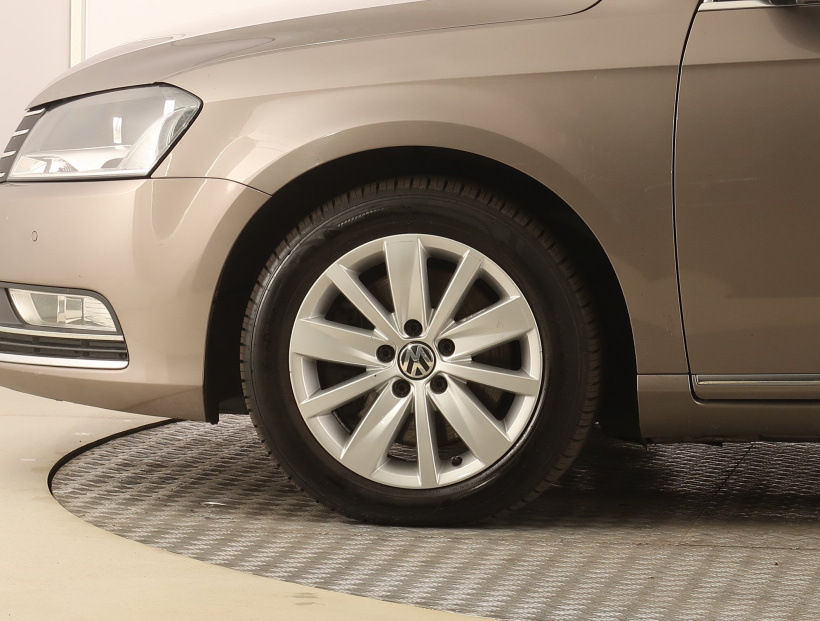 Volkswagen Passat, 2011