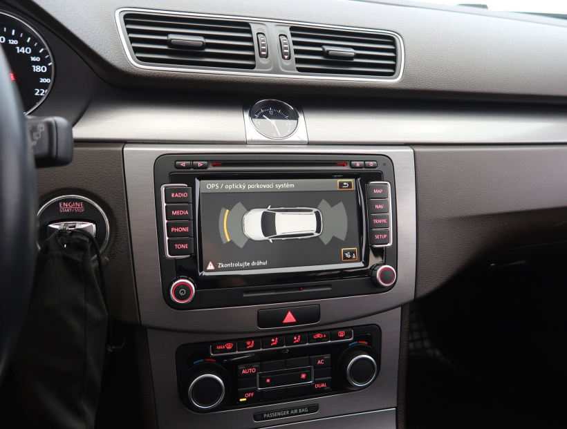 Volkswagen Passat, 2011