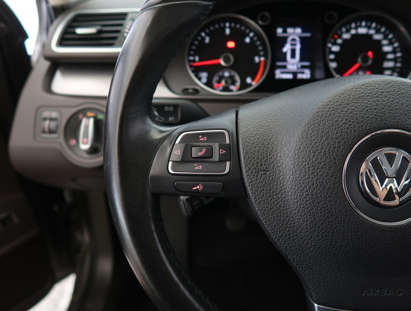 Volkswagen Passat, 2011