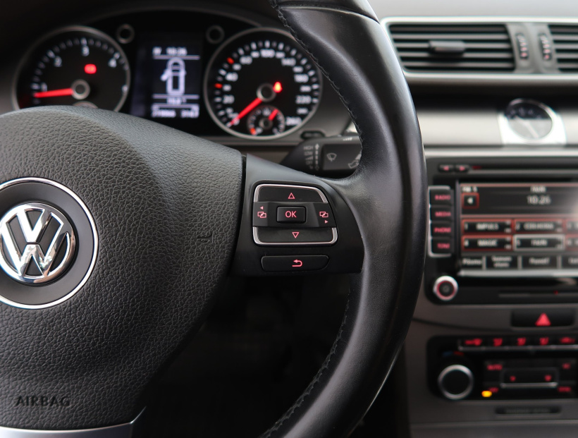 Volkswagen Passat, 2011