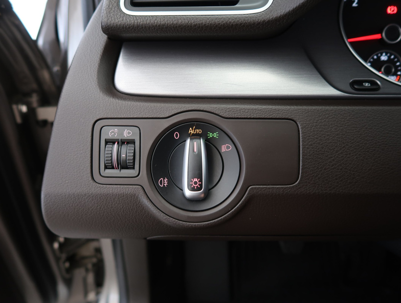 Volkswagen Passat, 2011