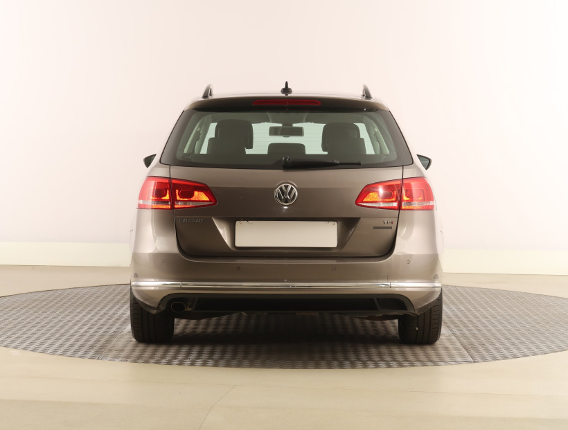 Volkswagen Passat, 2011