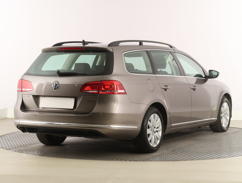 Volkswagen Passat, 2011
