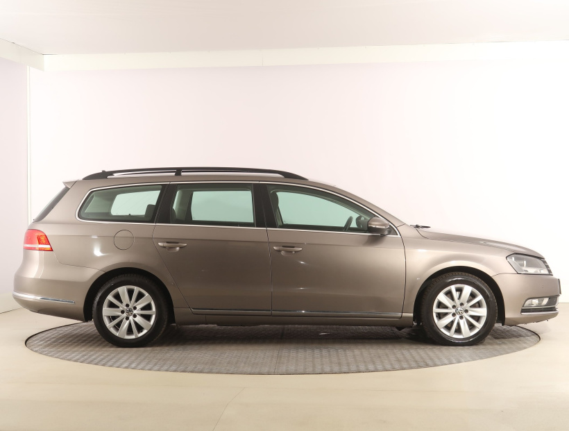Volkswagen Passat, 2011