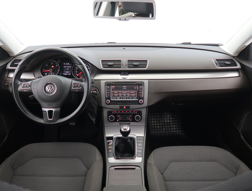 Volkswagen Passat, 2011
