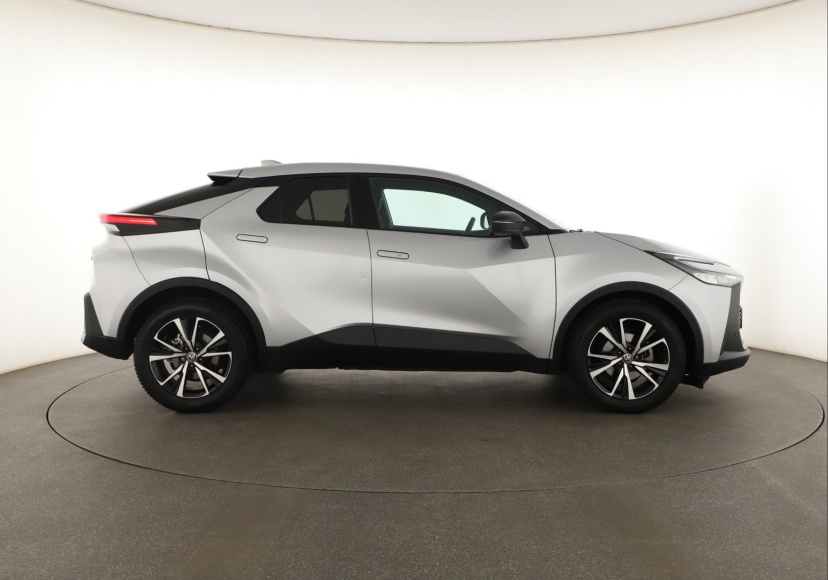 Toyota C-HR, 2024