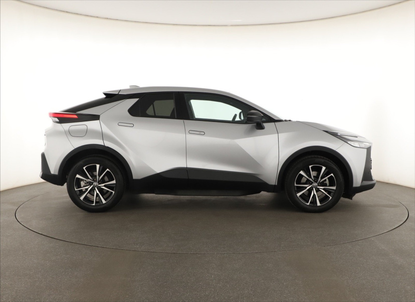 Toyota C-HR, 2025