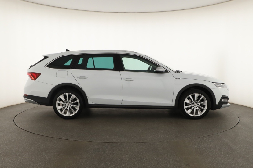 Škoda Octavia Scout, 2022